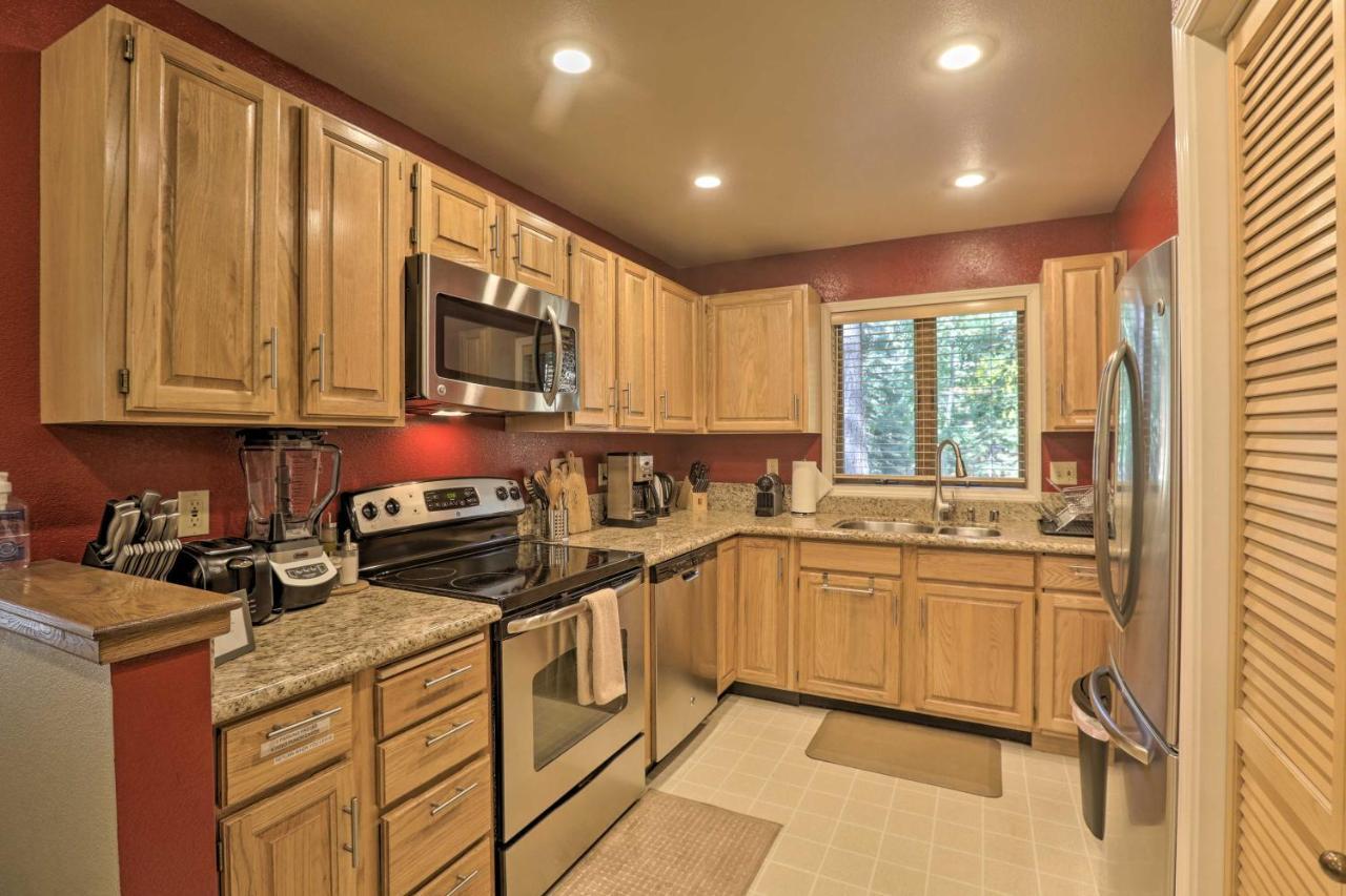 Corner-Unit Condo With Grill Walk To Lake Tahoe! Incline Village Exteriör bild
